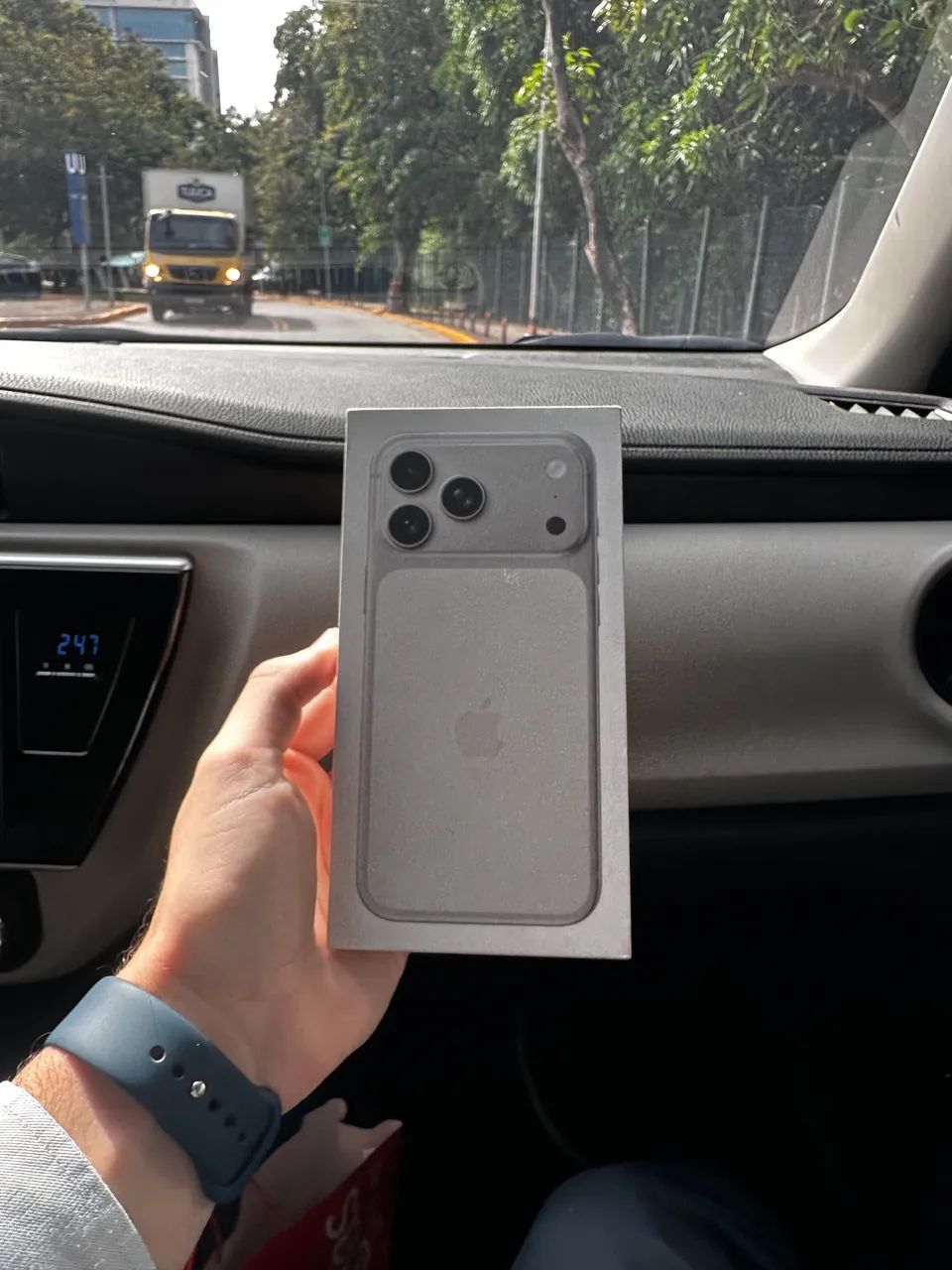 iPhone 17 pro max lacrado 