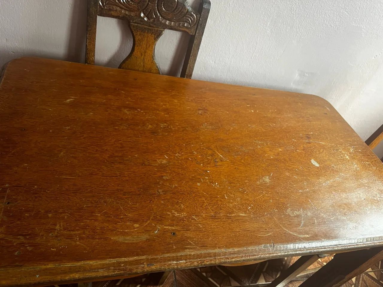 Vende mesa de madeira maciça