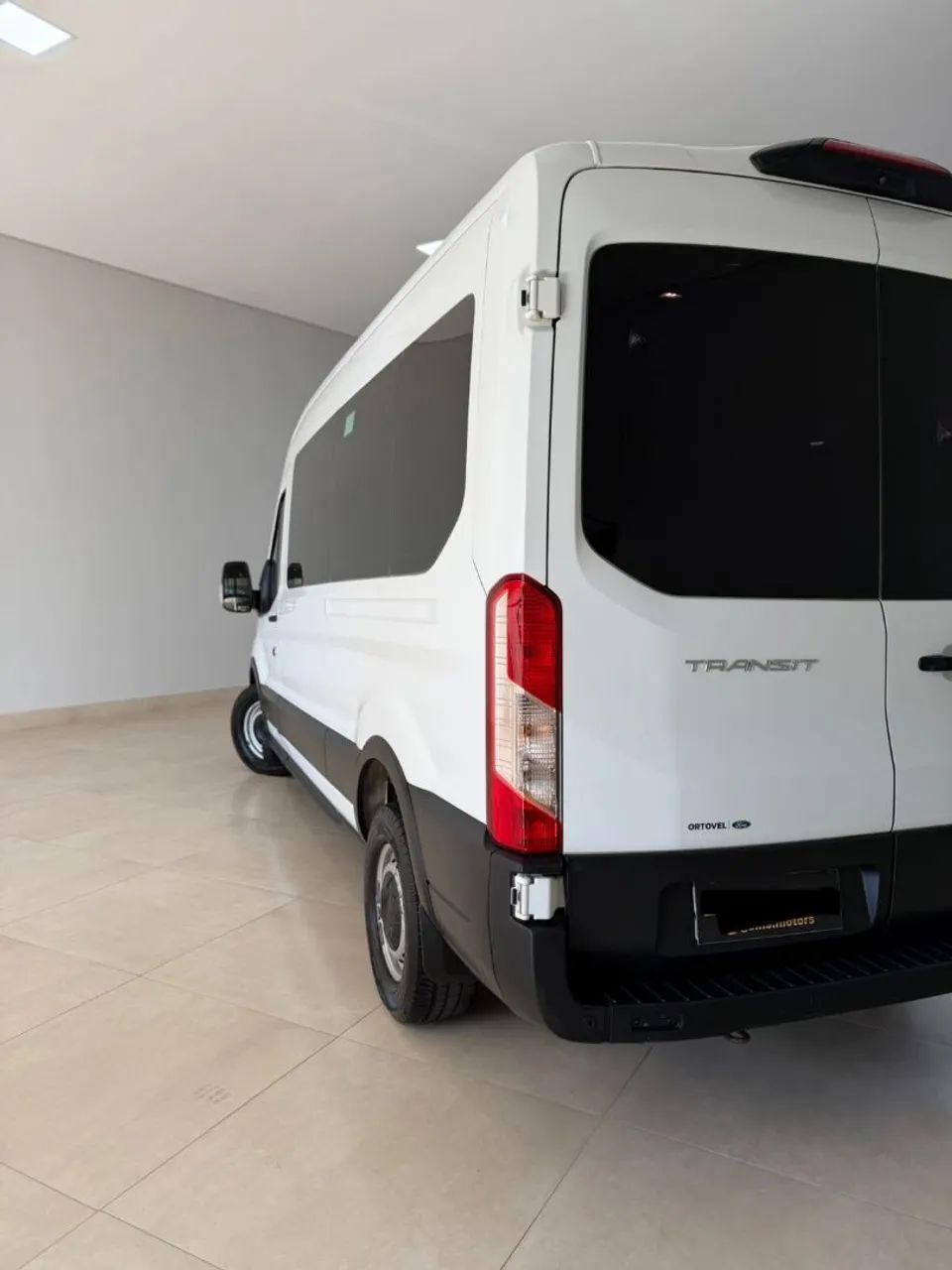 Ford Transit 15 lugares  2022 - Foto 2