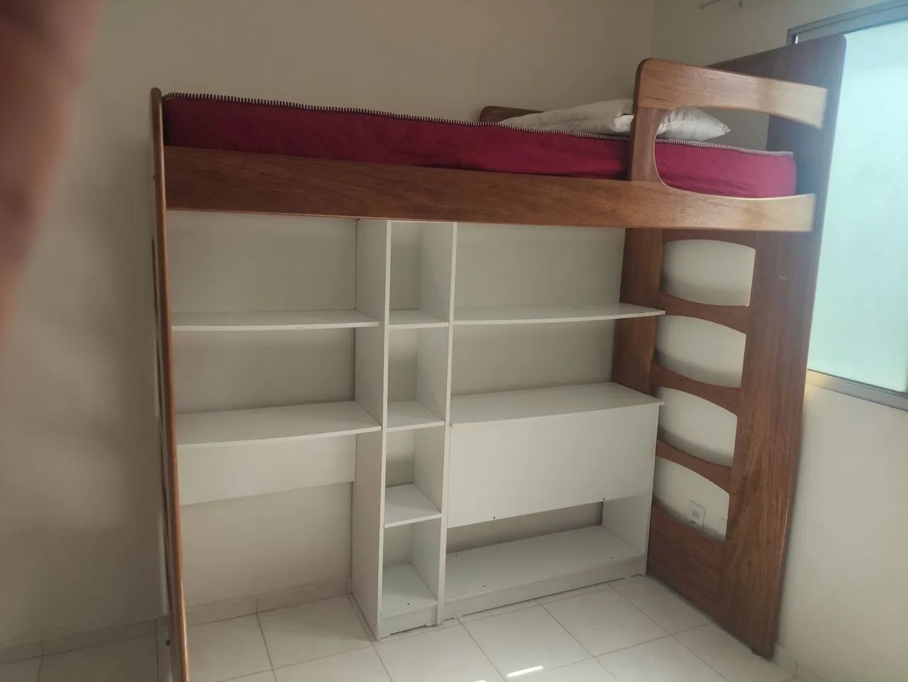 Cama, beliche com escrivaninha, estante e baú (4 em 1) 