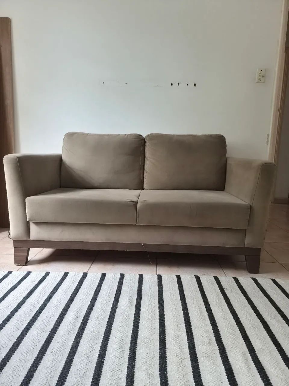 sofa 2 lugares 1,55cm cor castor, tecido veludo, sofá da Castro Alves.  - Foto 2