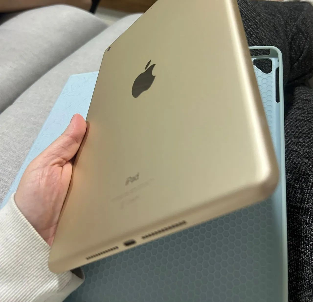 iPad 5ª Geração 32GB Dourado Wi-Fi - Conservado e Funcionando Perfeitamente