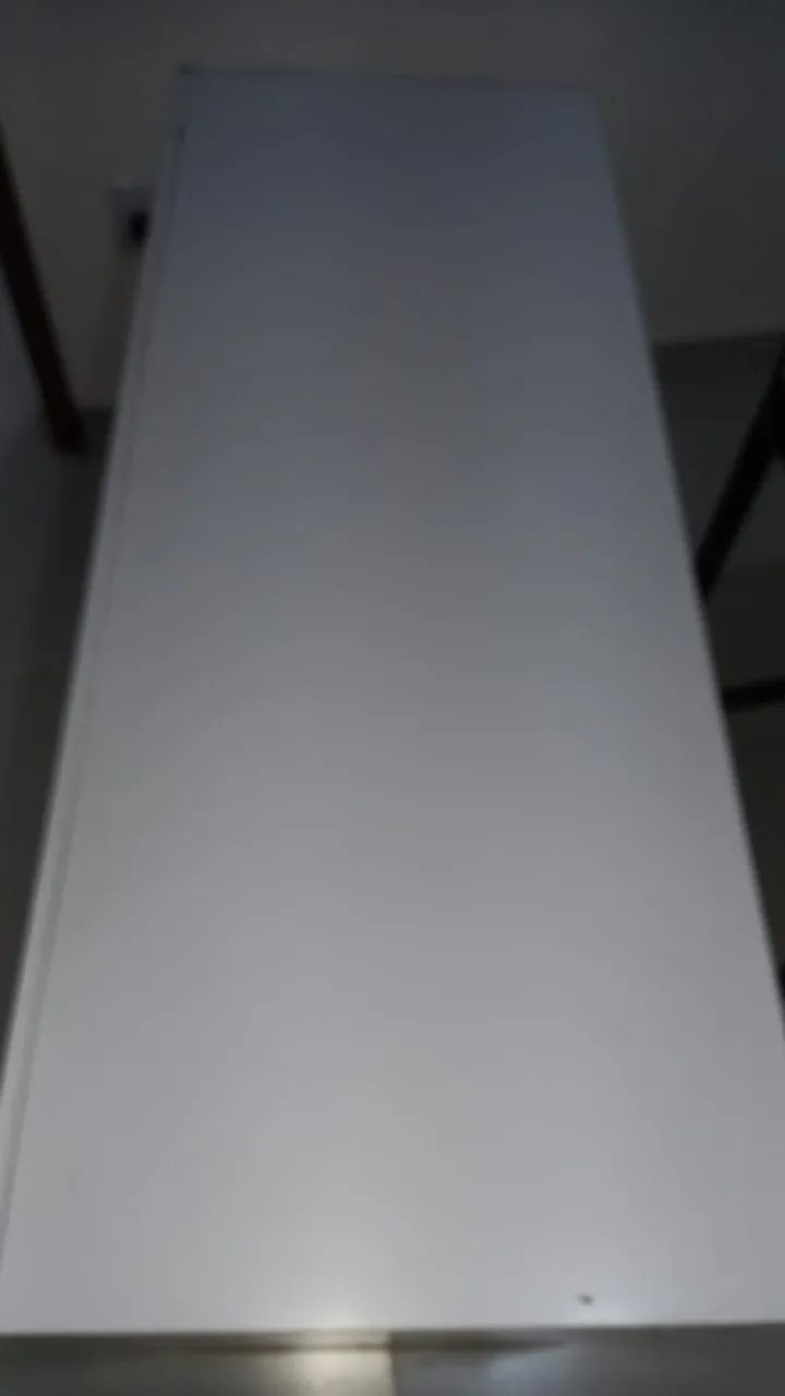 Escrivaninha com uma porta