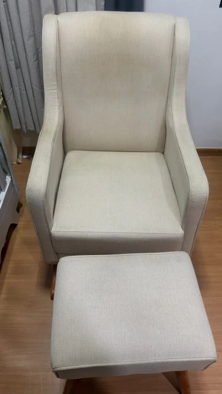 Vendo Poltrona amamentação com apoio de pé