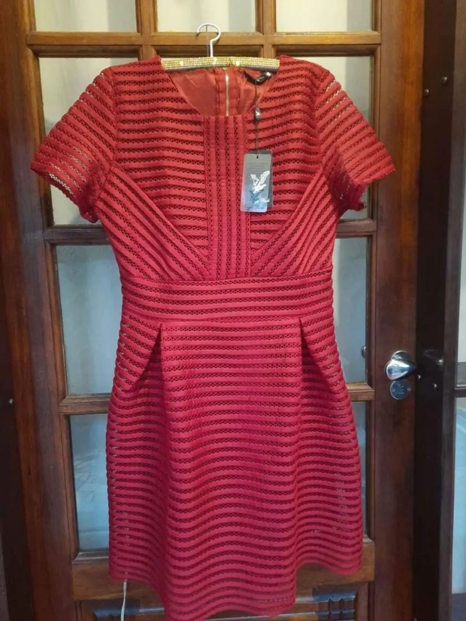 Vestido Vermelho Em Renda Forrado Eagle Rock<br>