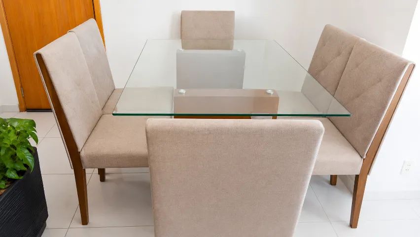 Mesa de Jantar com 6 Cadeiras - Vidro + Madeira