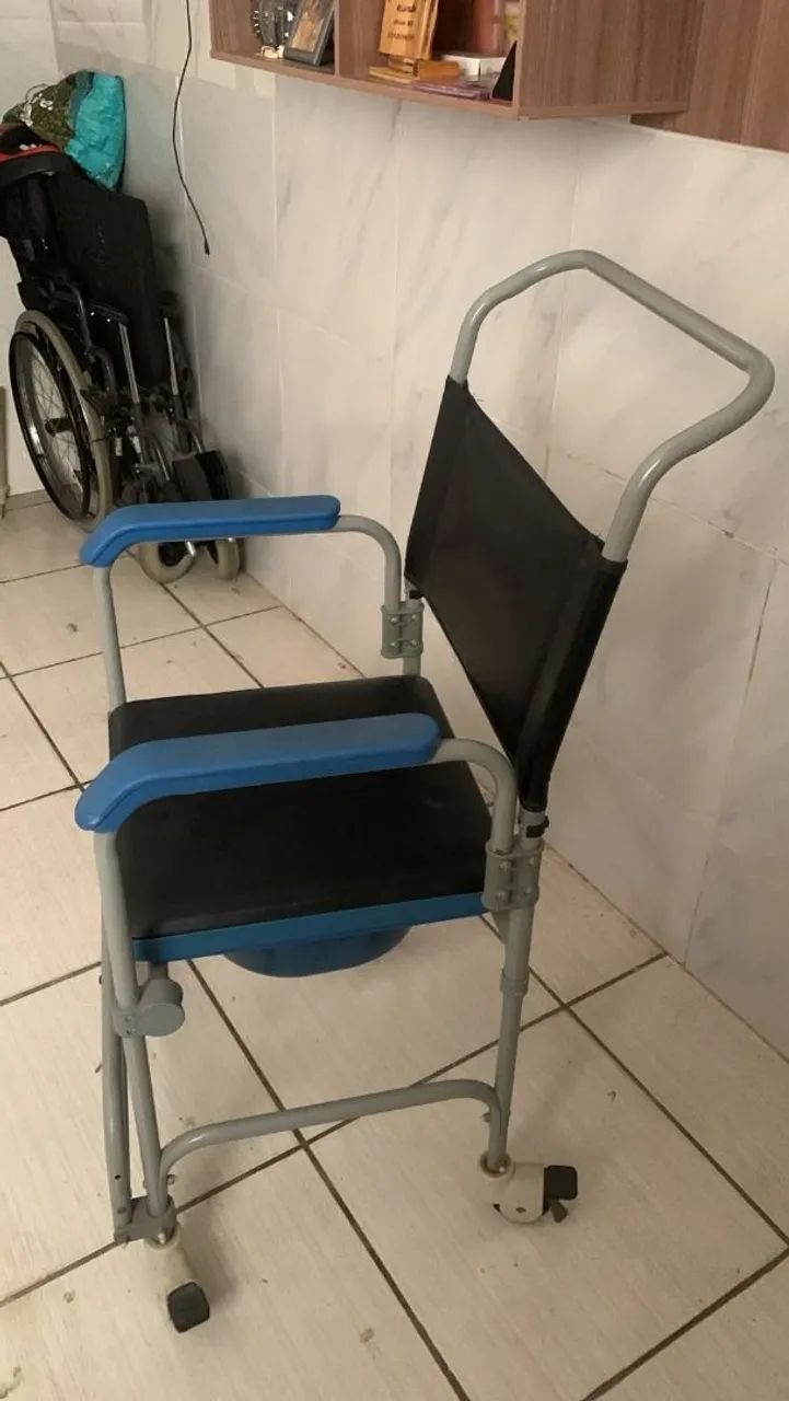 Cadeira de rodas para banho  - Foto 2