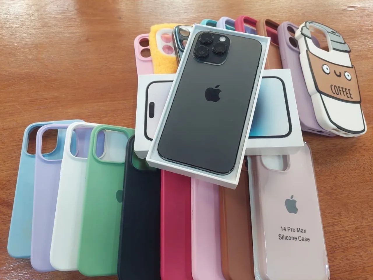 iPhone 14 Pro Max - acompanha 18 capinhas!  - Foto 3