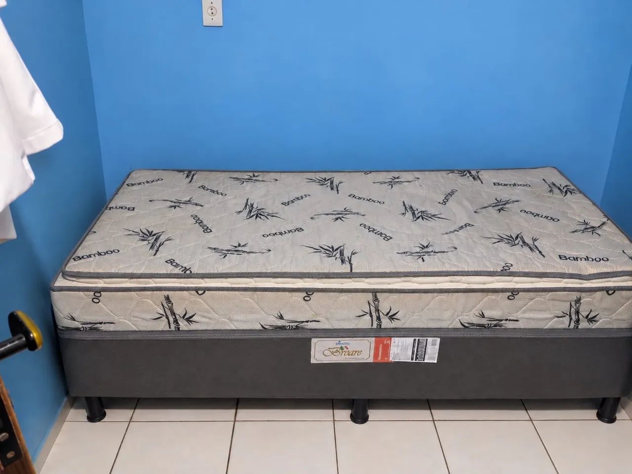Vendo cama box solteiro R$350,00