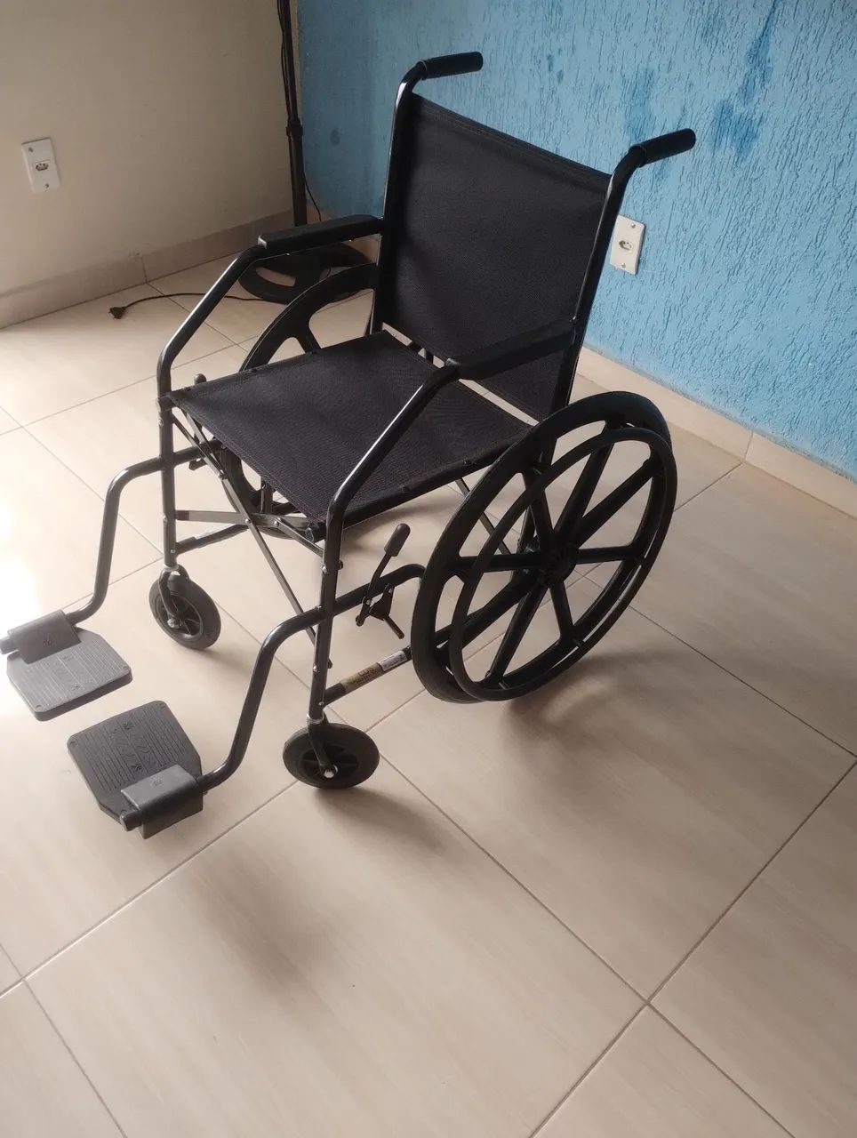 Cadeira de rodas Semi nova