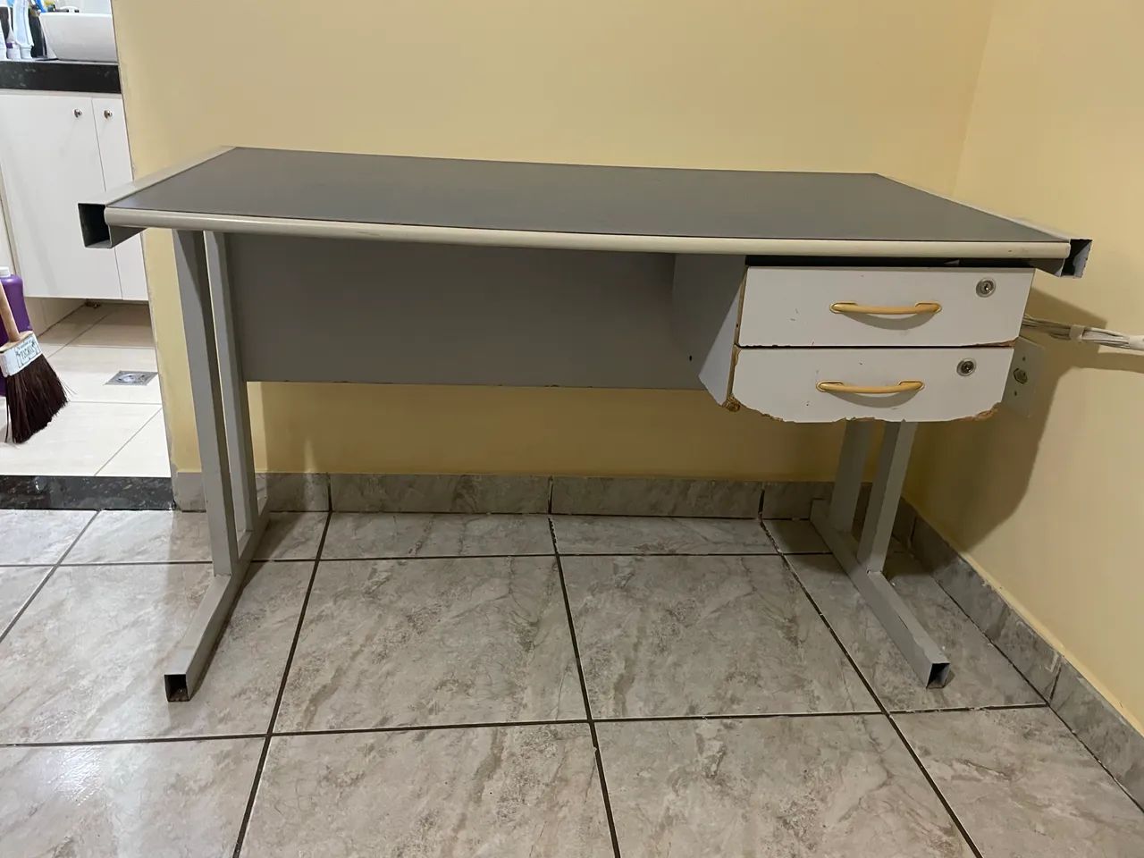 Mesa escritório com 2 gavetas 