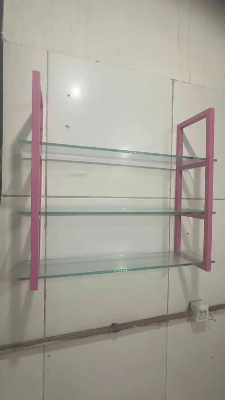 Vendo conjunto de prateleira de parede com vidro temperado 
