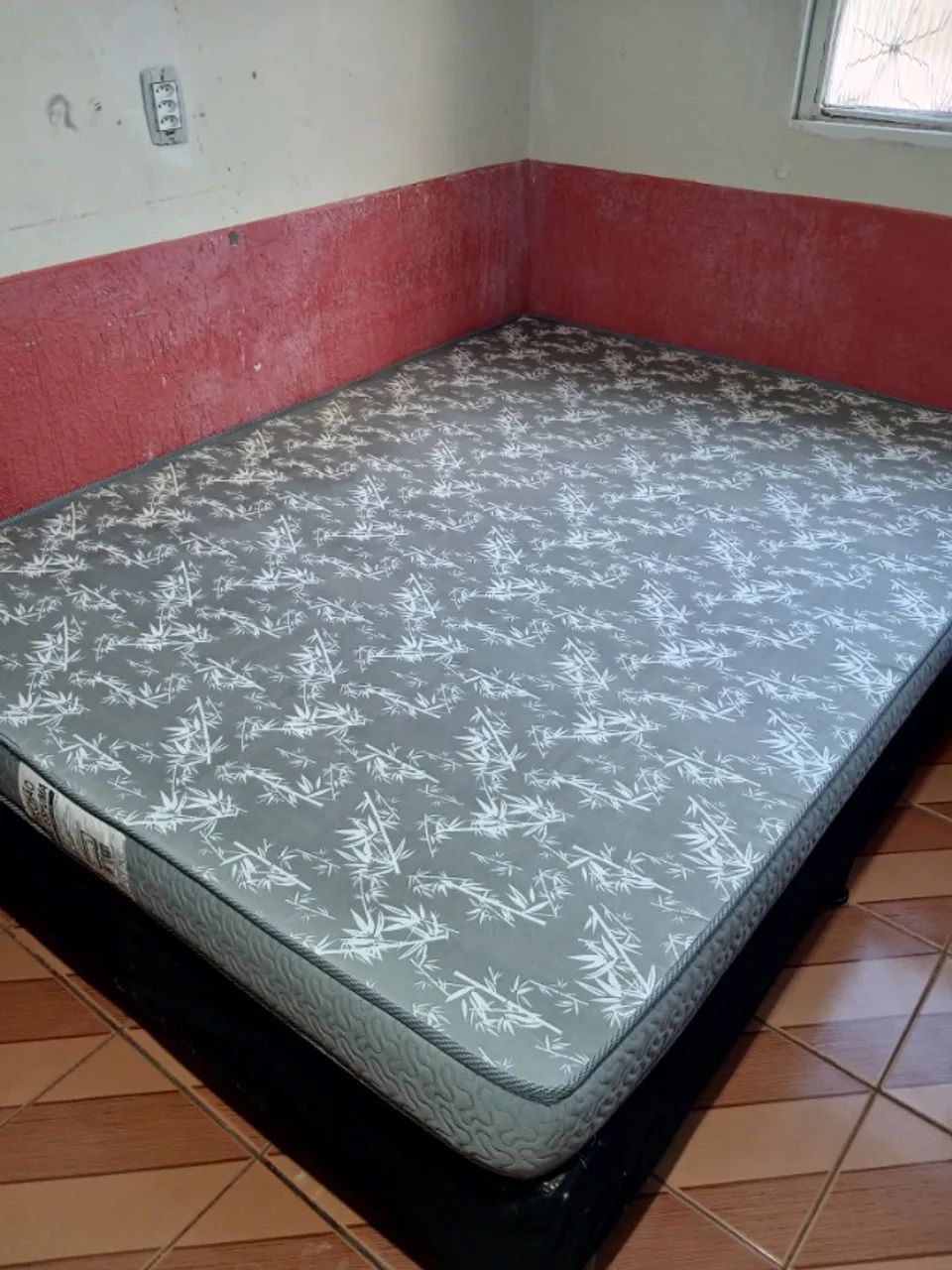 Vendo Cama Box com Colchão - Foto 3
