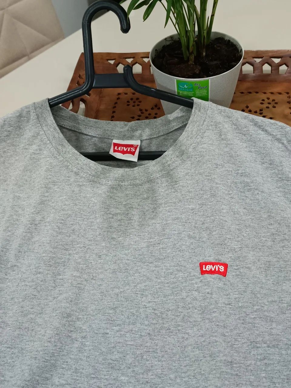 CAMISETA LEVIS - TAMANHO M - Foto 4