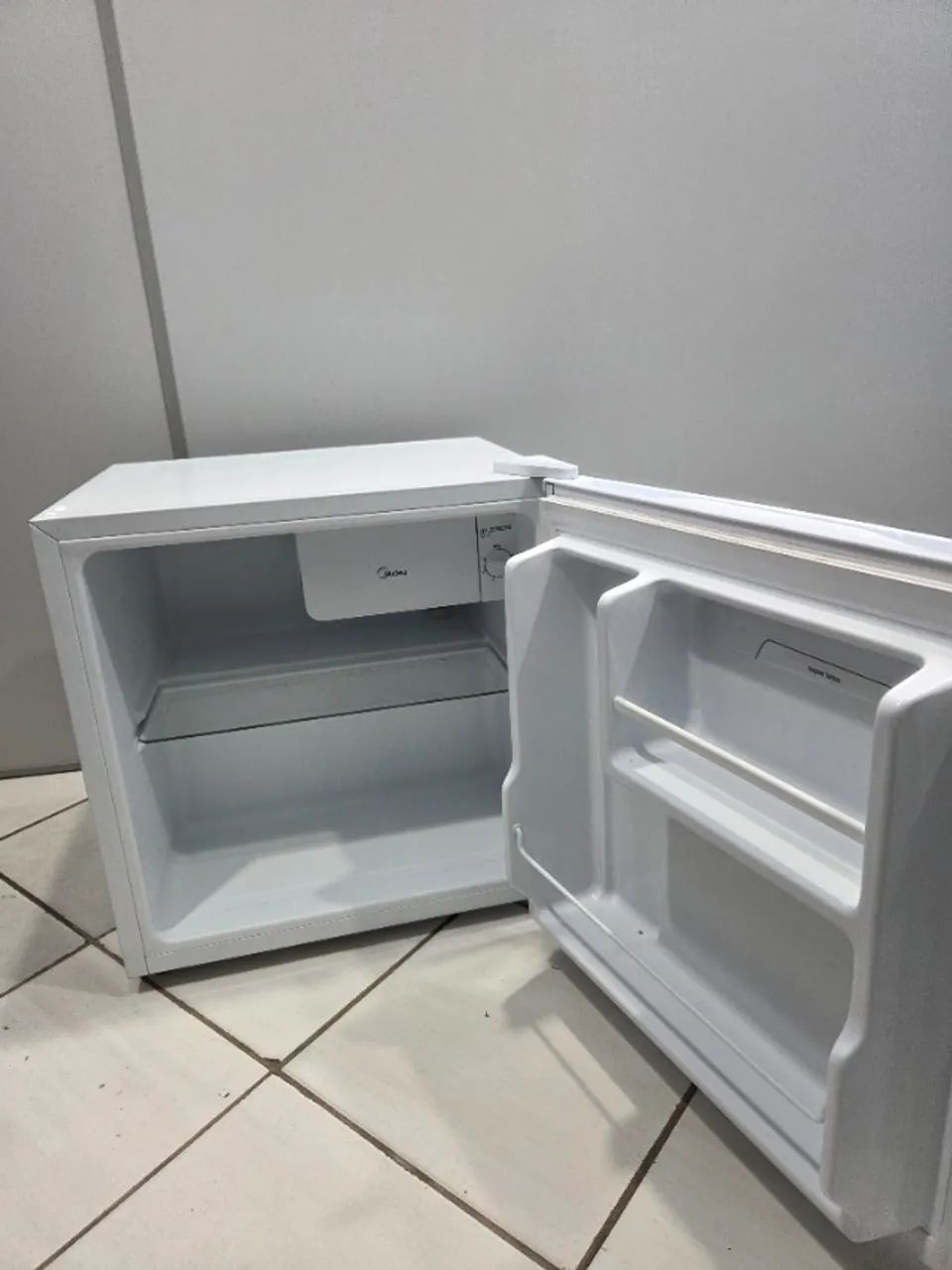 Frigobar Branco 45L 220V Midea - Foto 2