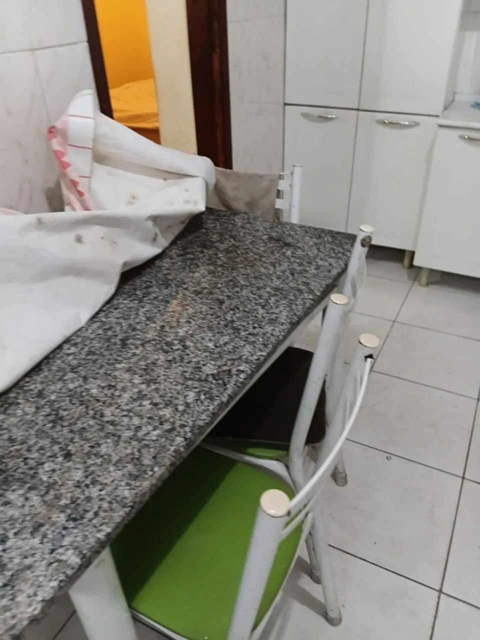 Mesa de cozinha bem nova - Foto 3