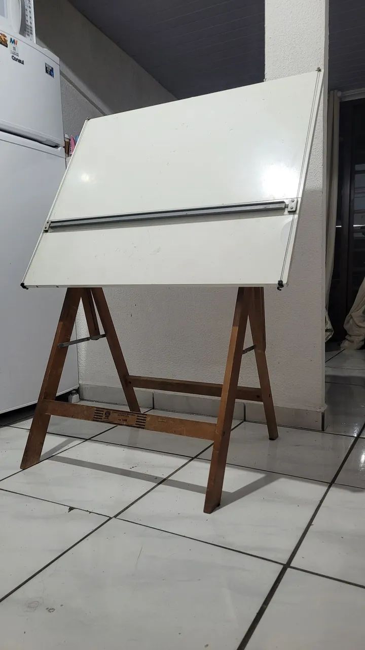 Mesa de desenho técnico com régua paralela tamanho A0