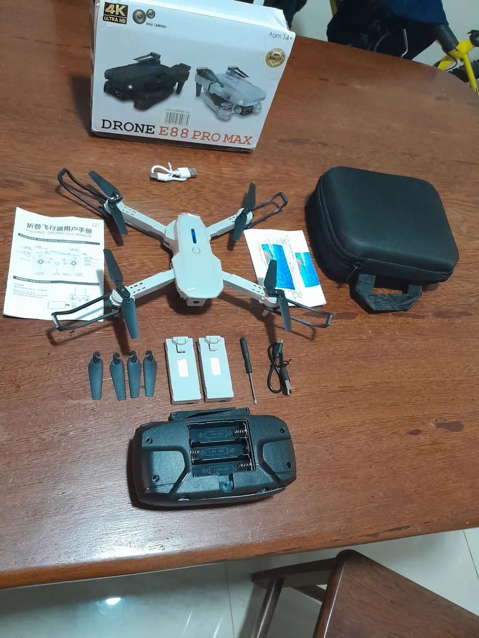 Drone E88 PRO MAX para iniciantes,cor cinza, ótima imagem de camera 4k,voo automático - Foto 3