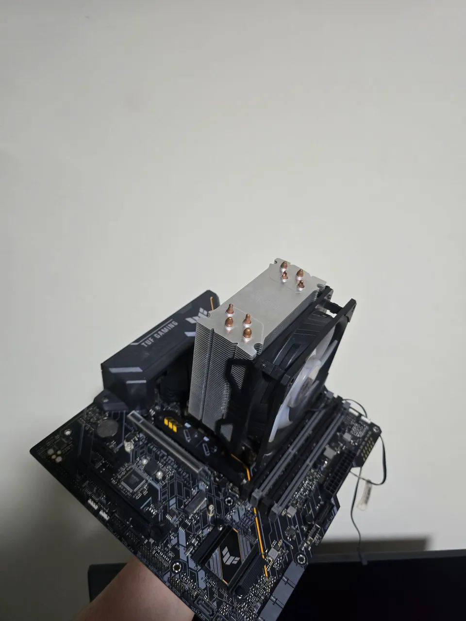 Kit INTEL CORE I5 10400F + B560M ASUS TUF + COOLER MASTER - Foto 2