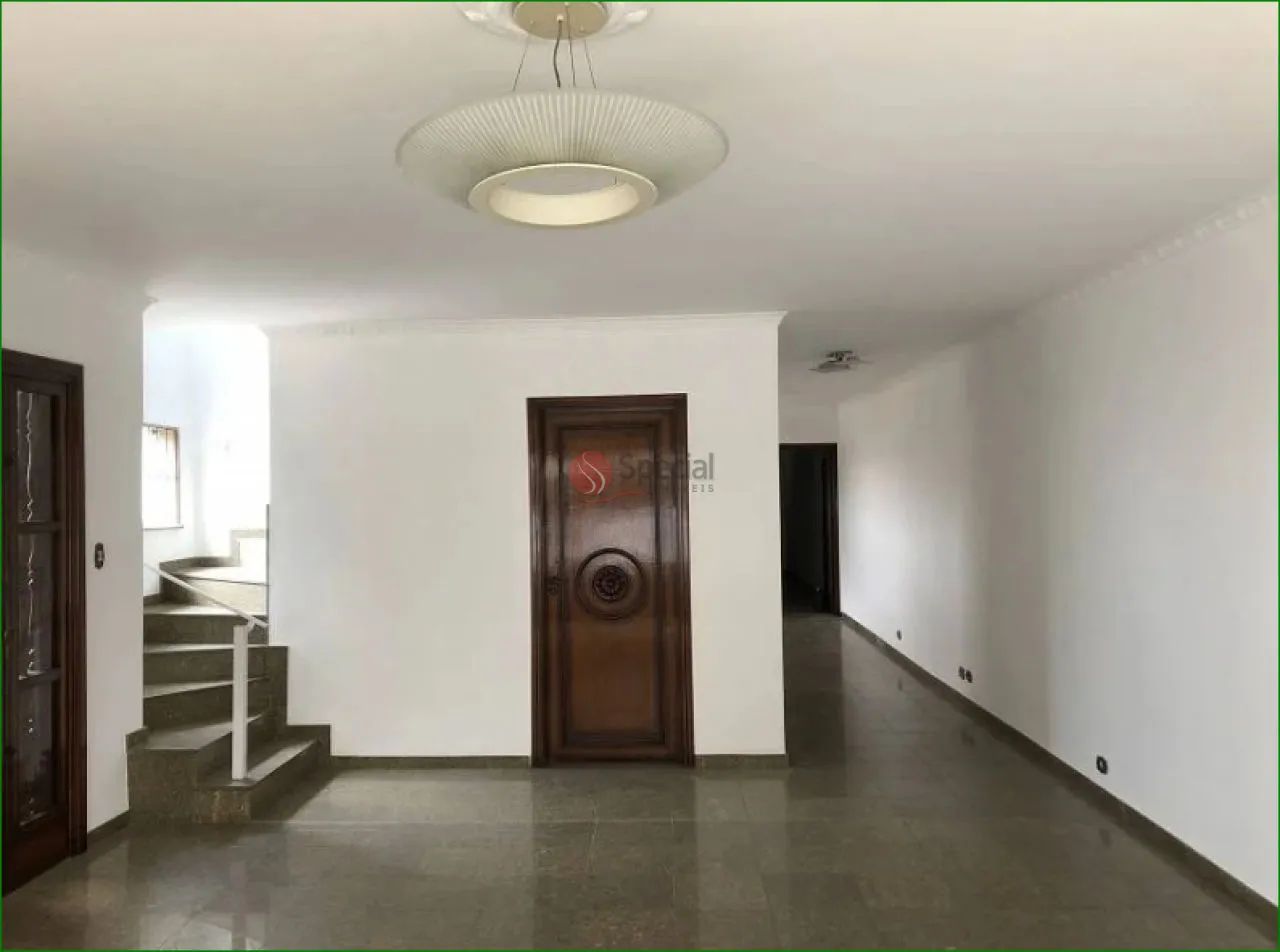 Sobrado com 4 dormitórios de 400 m². Vila Carrão.