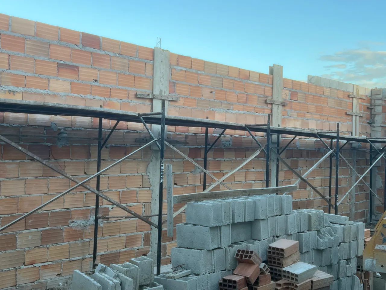 Serviço de pedreiro da base ao acabamento 