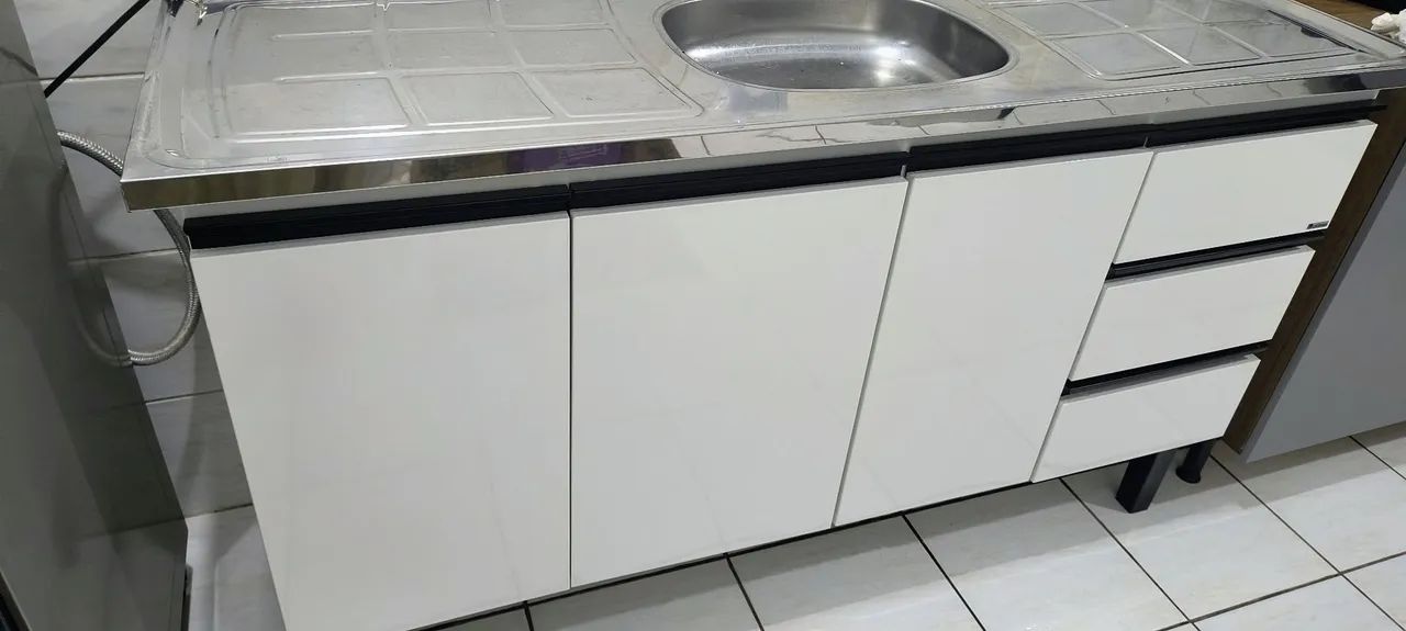 Gabinete de aço com pia inox e com gavetas 