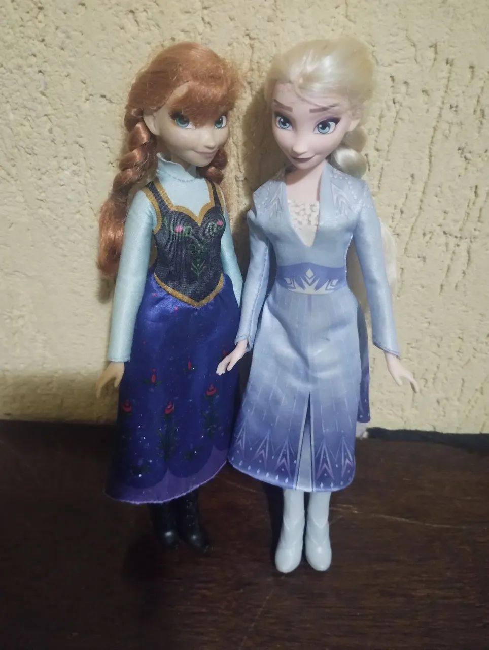 Bonecas Anna e Elsa da Hasbro.
