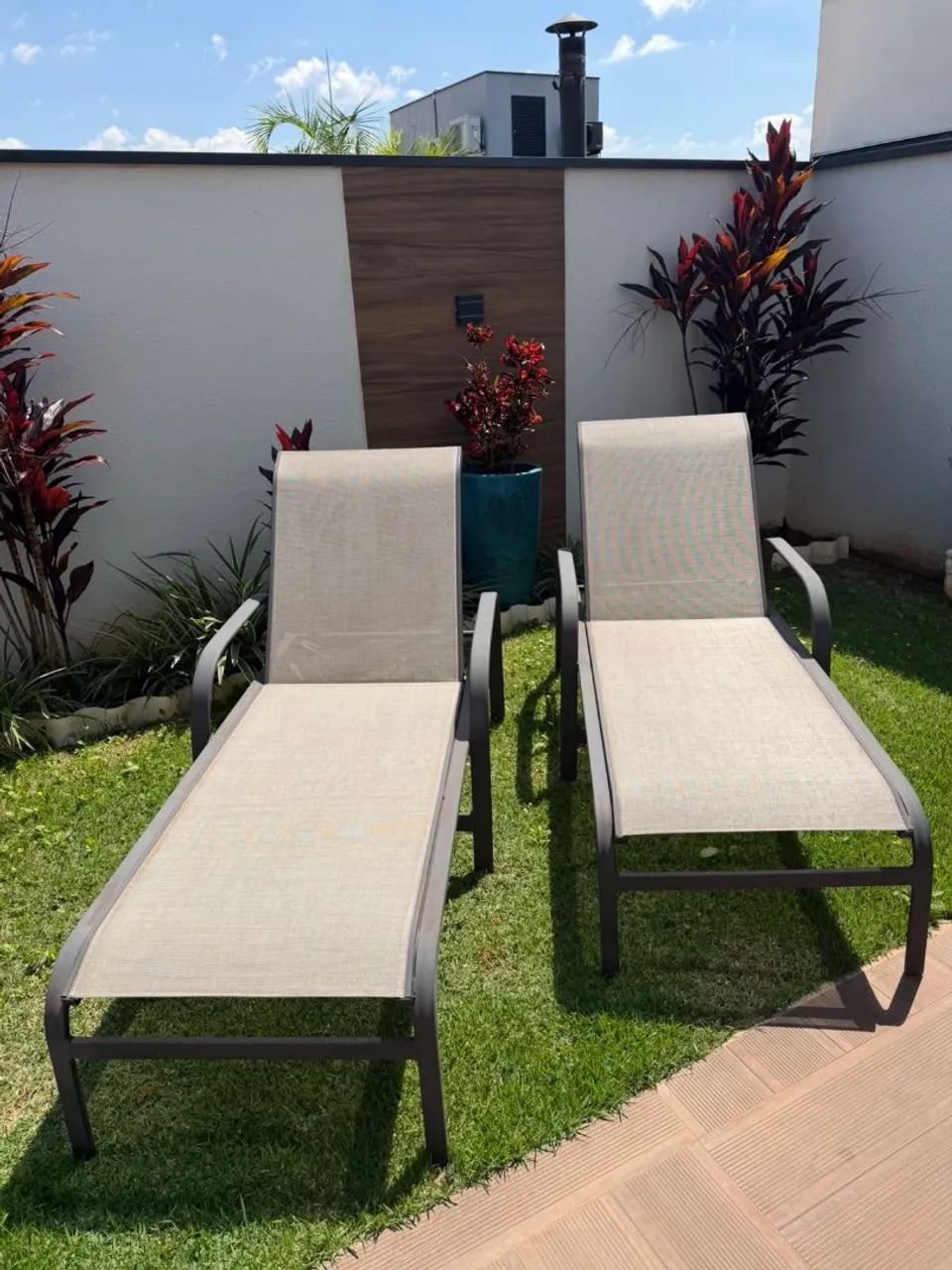 Conjunto de mesa de alumínio com ombrelone e 2 espreguiçadeira  - Foto 2