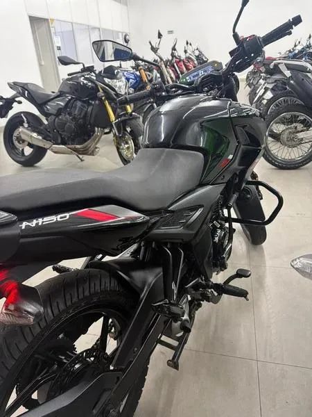 BAJAJ PULSAR N150 2026 - Foto 2