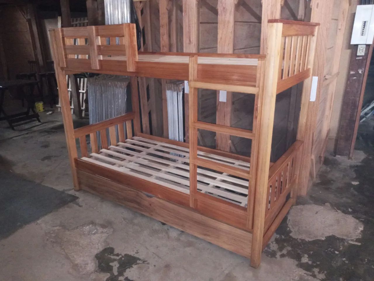 Treliche de madeira maciça com cama auxiliar abaixo - Foto 2