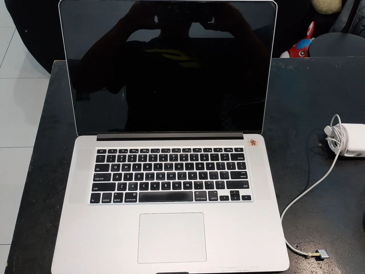 MacBook pro tela danificada. Funcionando com 2 tela