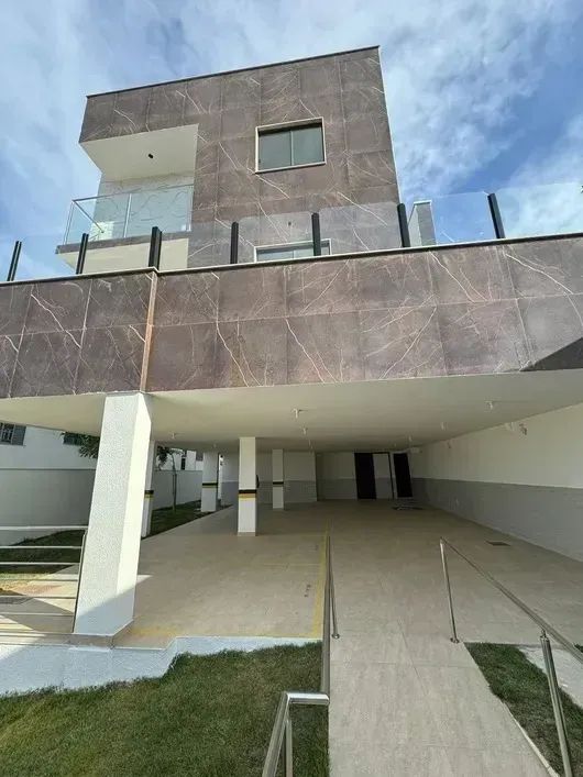 Cobertura Alto Padrão - 4 Quartos sendo 2 Suítes
