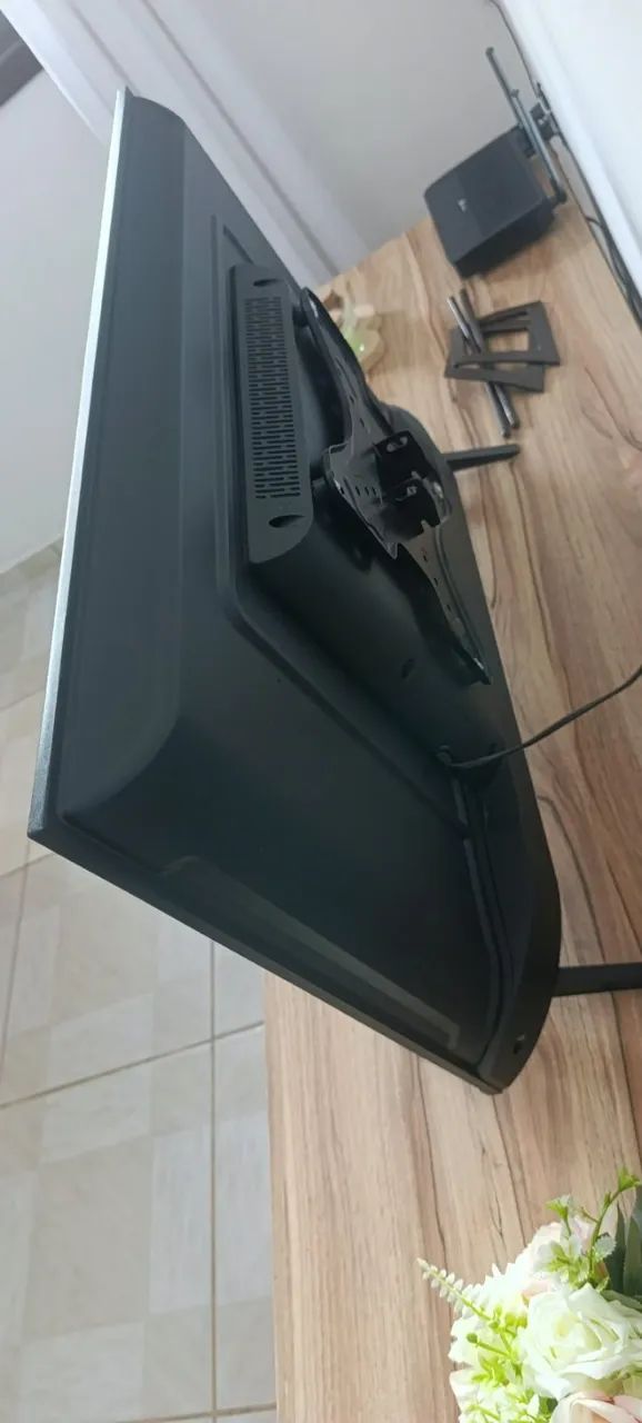 TV 32 POLEGADAS ROKU - SEMI NOVA - Foto 2