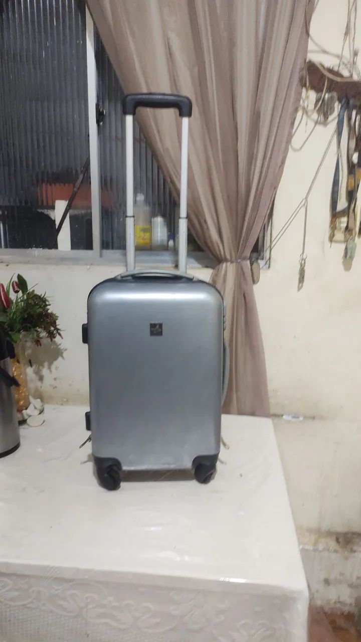 Vendo uma mala de material rígido de 10kg  - Foto 2
