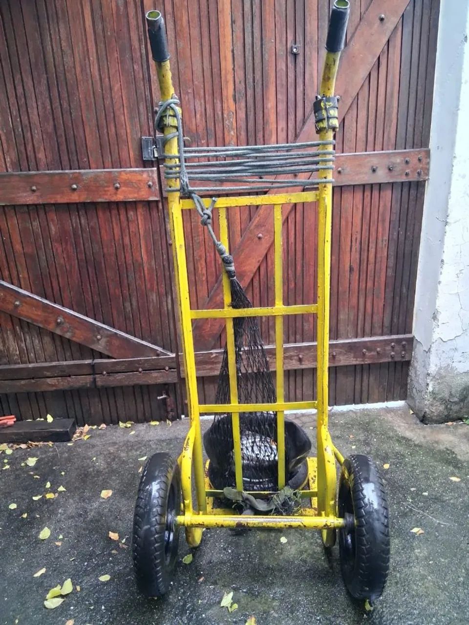 Vendo Carrinho de Carga 250kg, antigo de ferro, R$ 390,00 - Foto 3