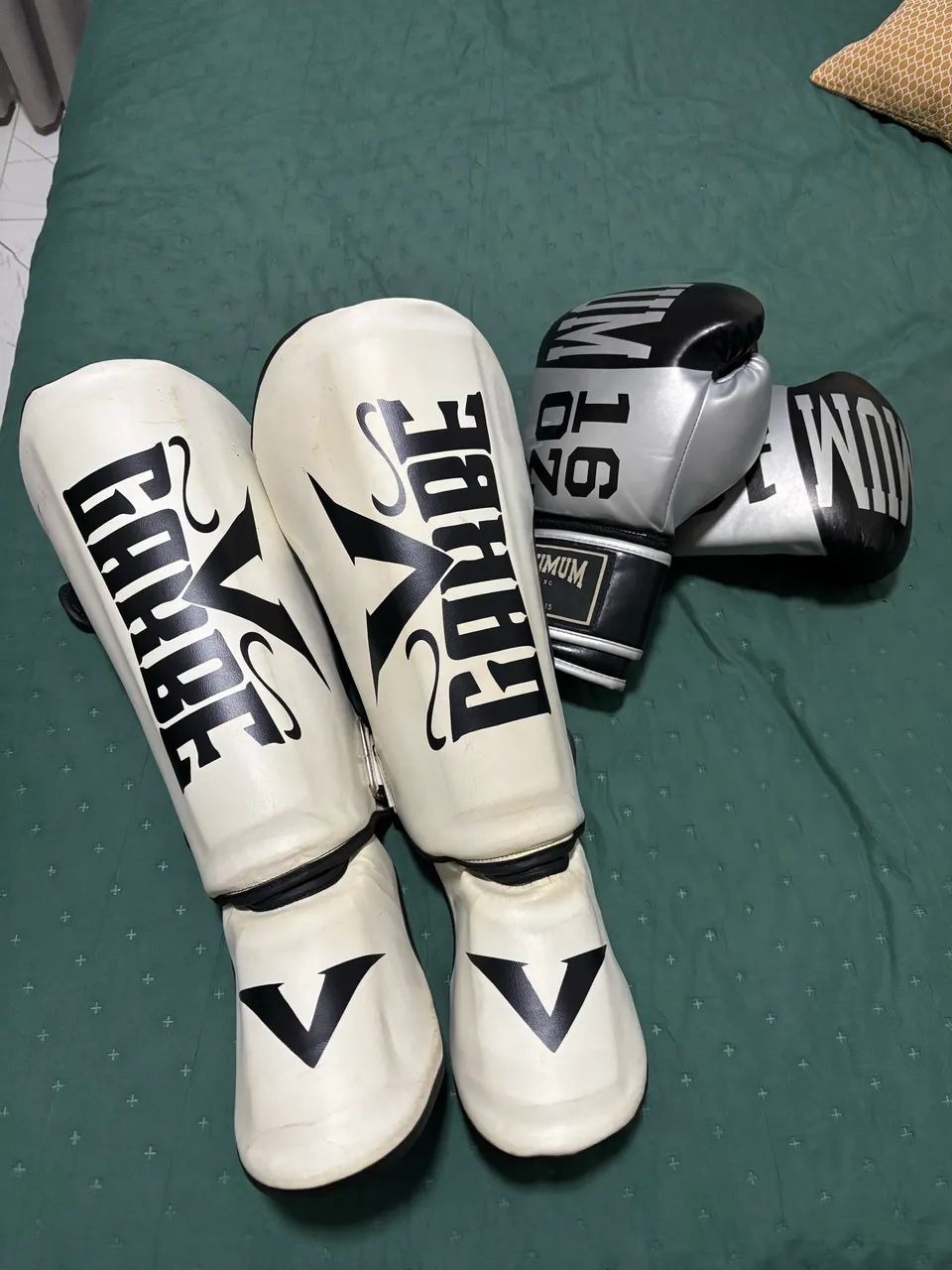 Kit luva e caneleira Muay Thai