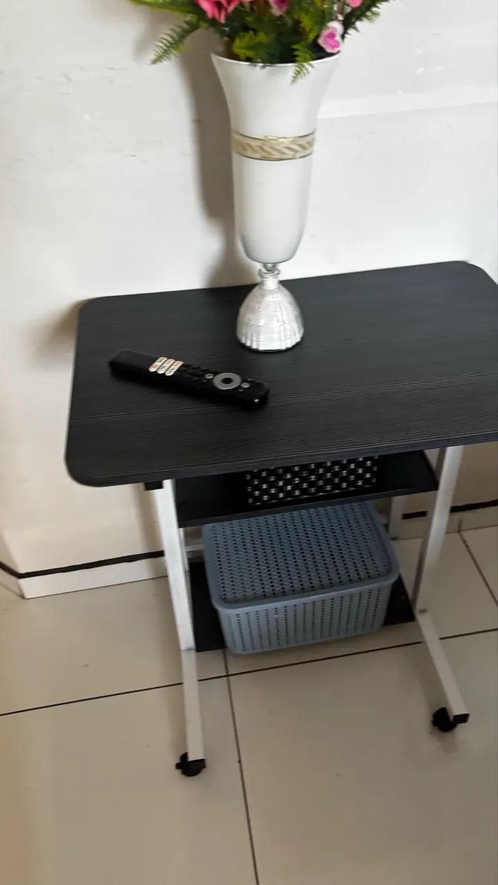 Mesa para Notebook com Rodízios e Regulagem de Altura -