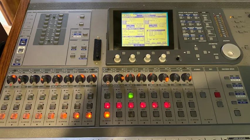 Mesa de Som Digital Tascam DM-3200 - Foto 2