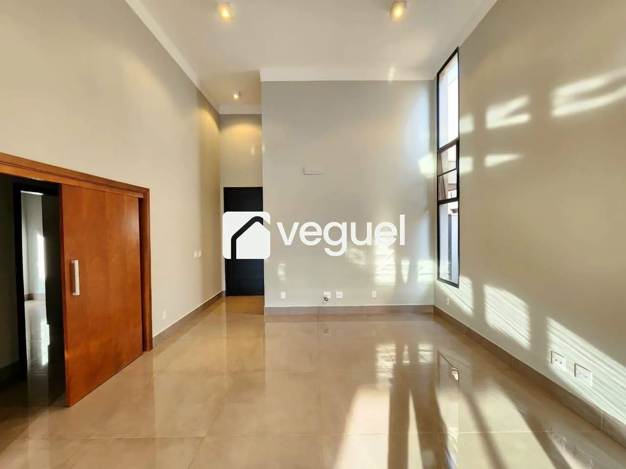 Casa em condomínio com 195 m², 3 quartos, 3 suítes para alugar no Bairro Vila do Golfe em