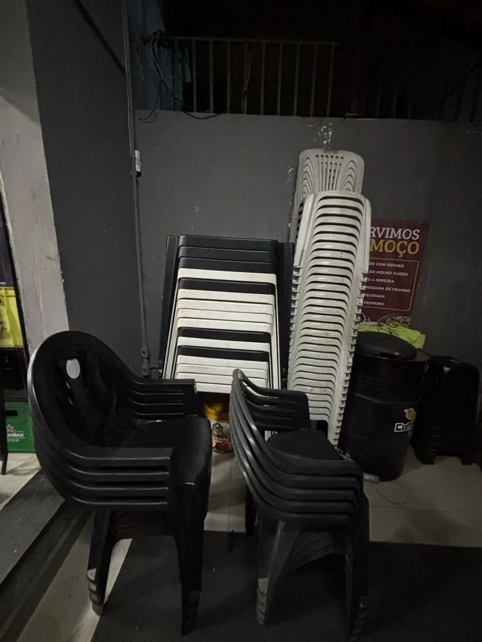 Jogo de mesa com cadeiras 