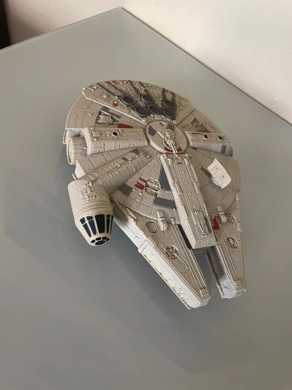 Millennium Falcon da Hasbro (modelo B3075)