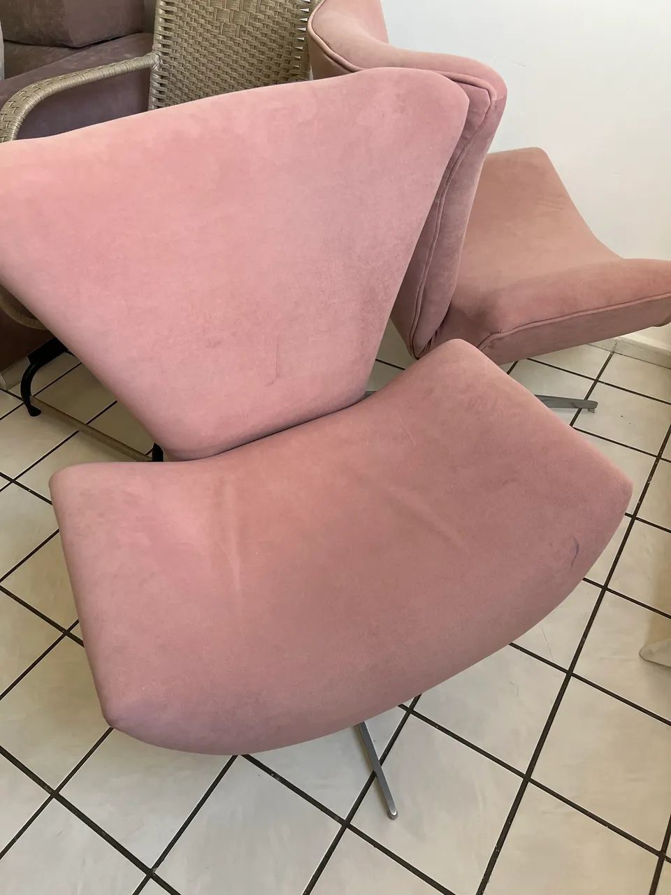 Poltronas 2 com pés de inox  - Foto 4