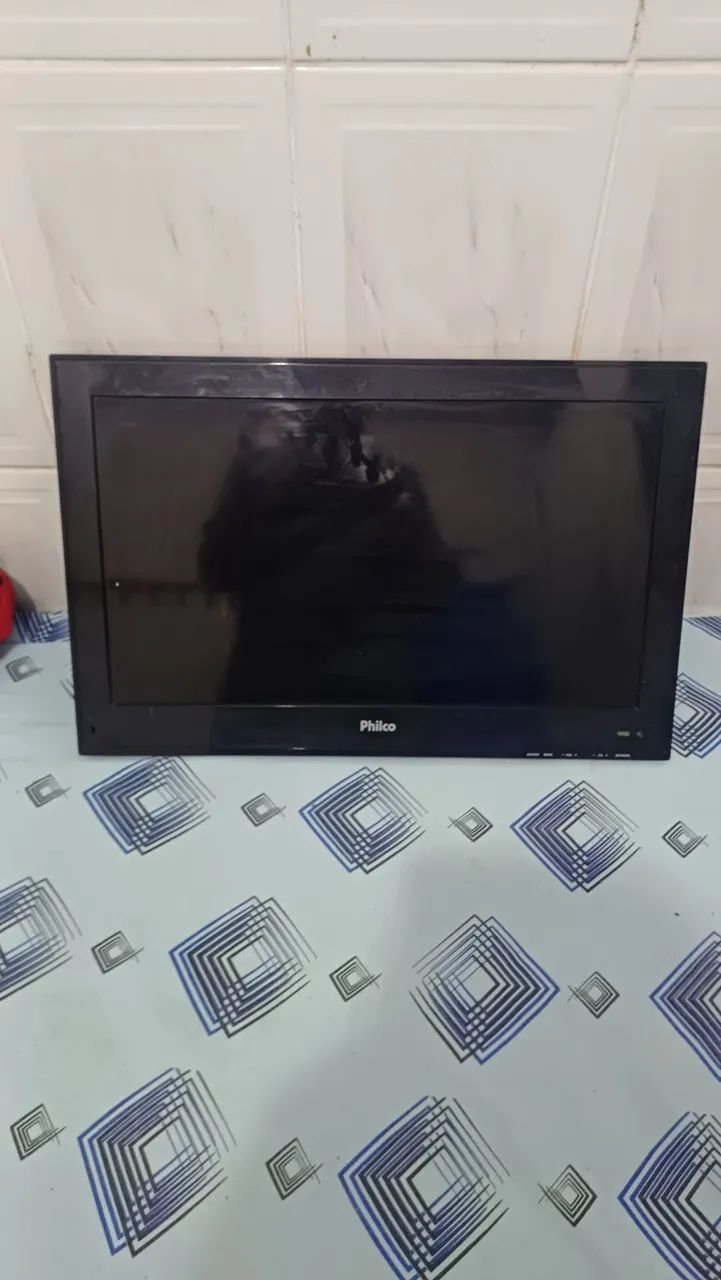 TV philco modelo PH24D21D, 26 polegadas com defeito. Leia toda a descrição a baixo 