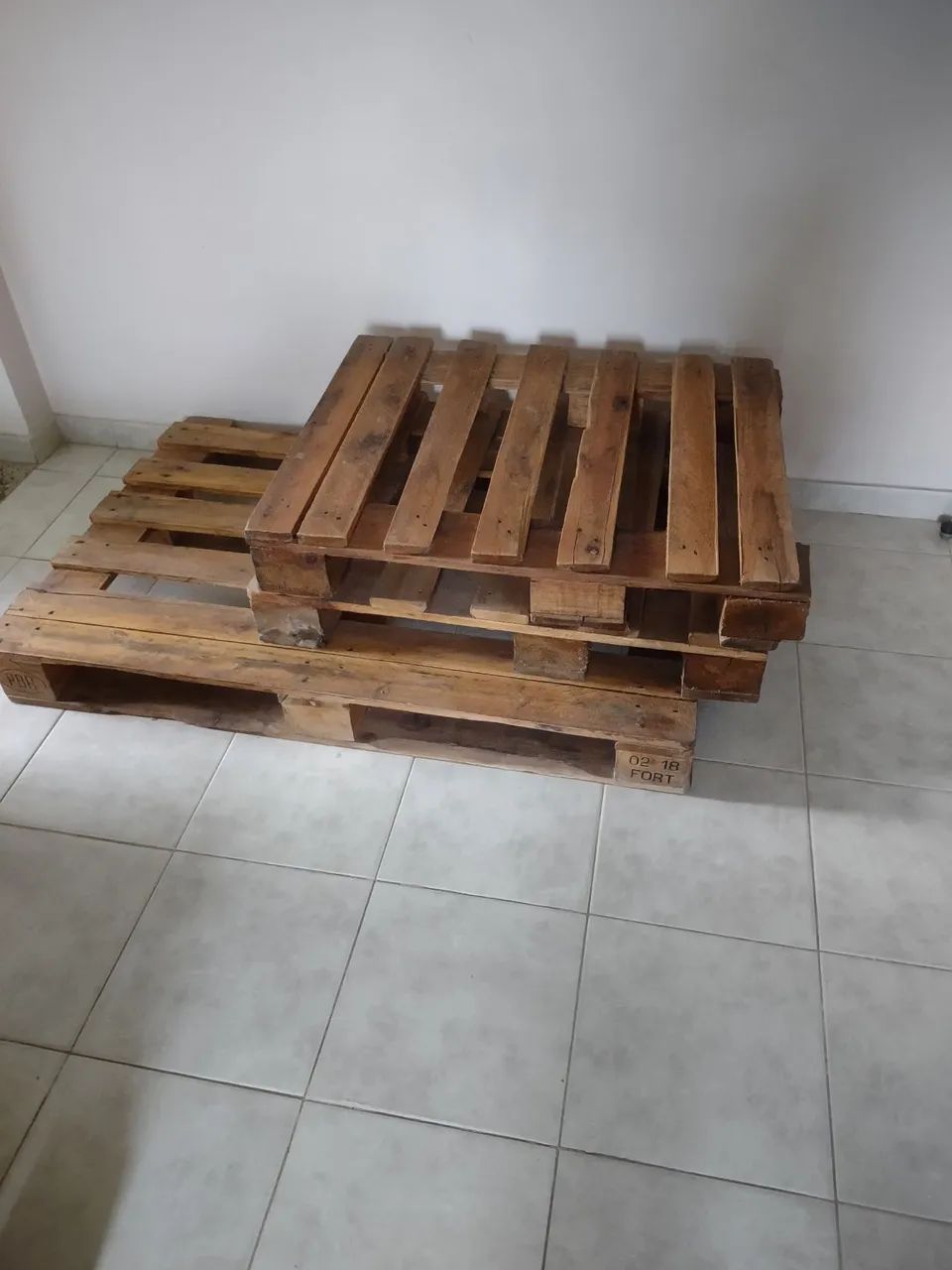 VENDO 04 PEÇAS DE PALETES R$ 120,00