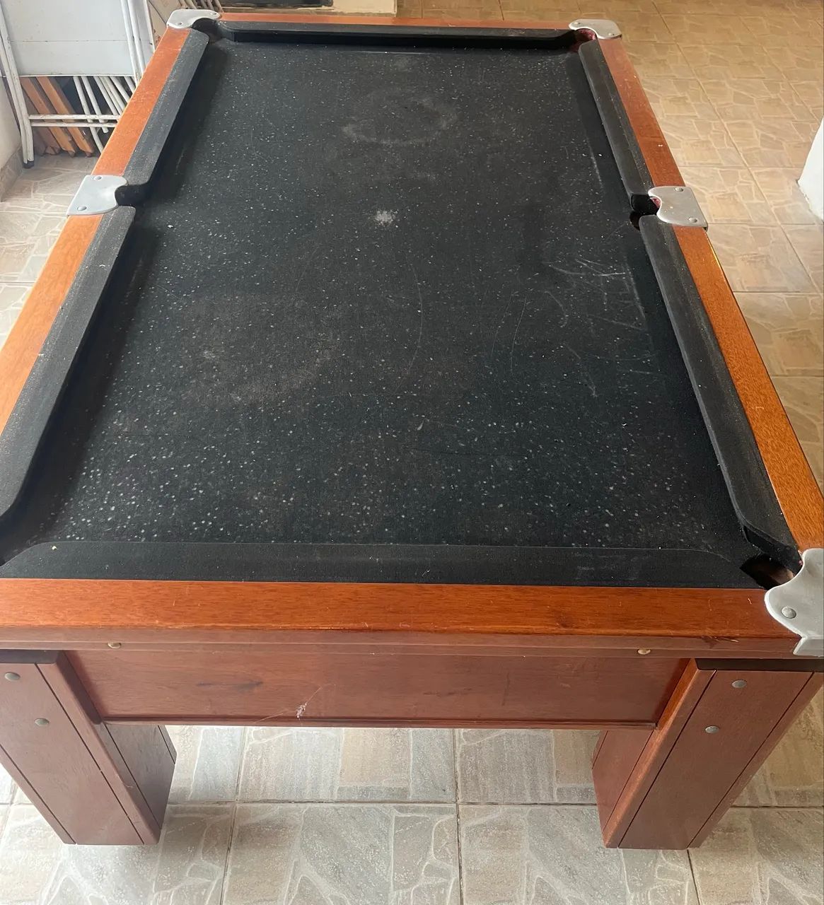 Mesa de sinuca com fichas, bolas, tacos e 2 suportes para os tacos - Foto 5
