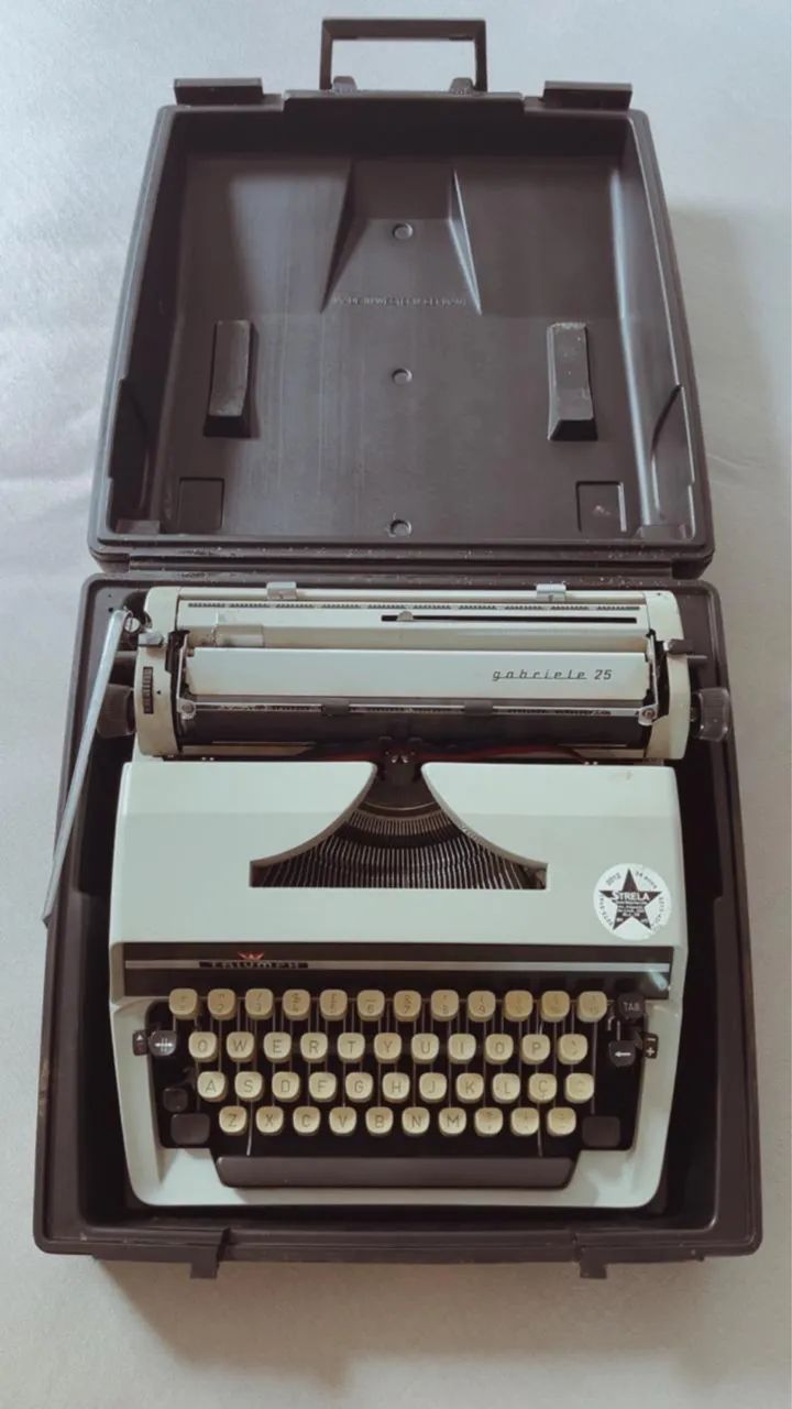Máquina de escrever Gabriele 25, década de 70 e em perfeito estado de uso. - Foto 4