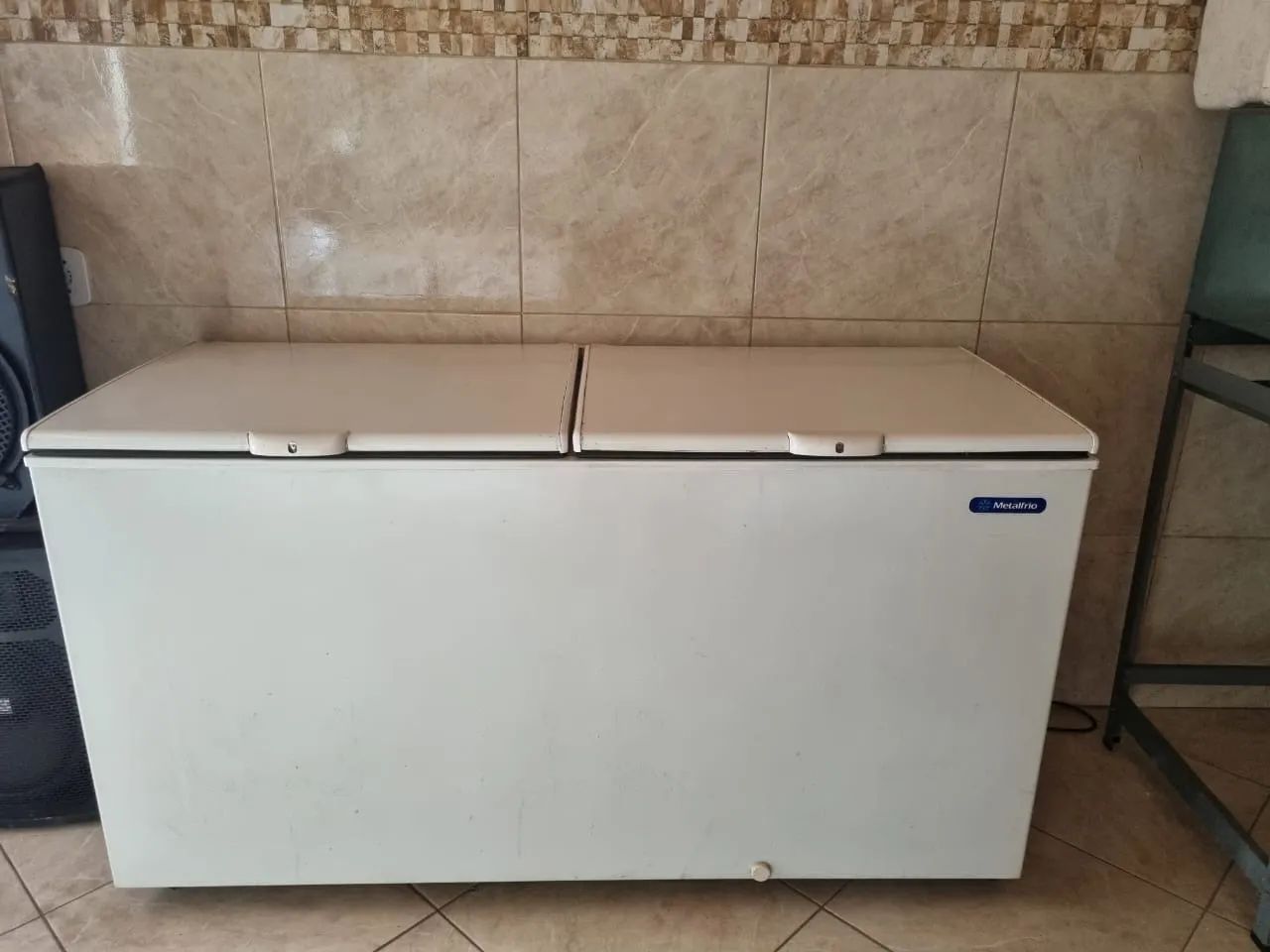 Vendo freezer. 