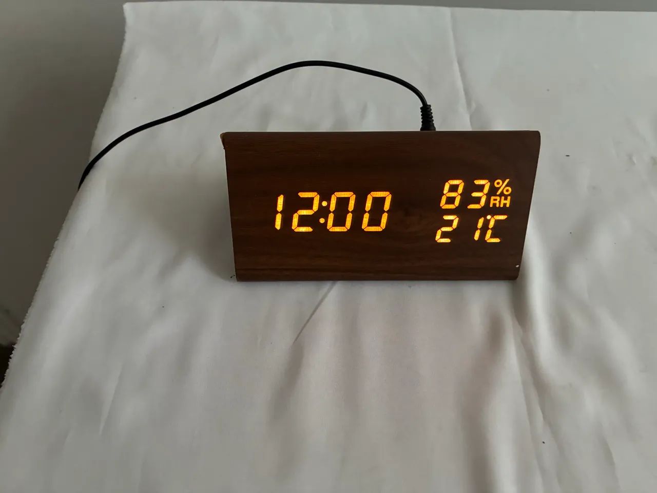 Relógio digital com sensor de voz 