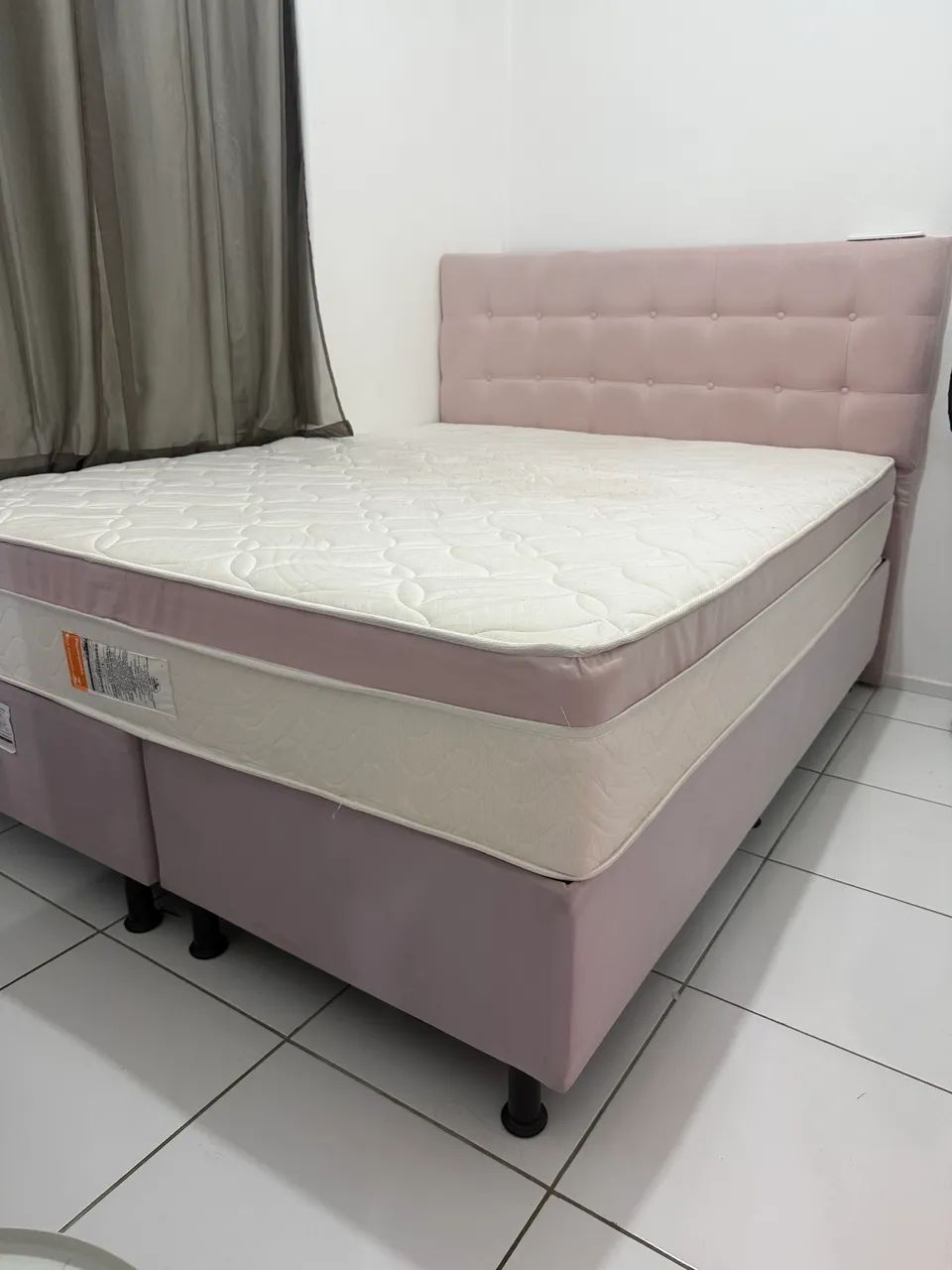 Cama Queen size , ventilador turbo Arno e espelho 