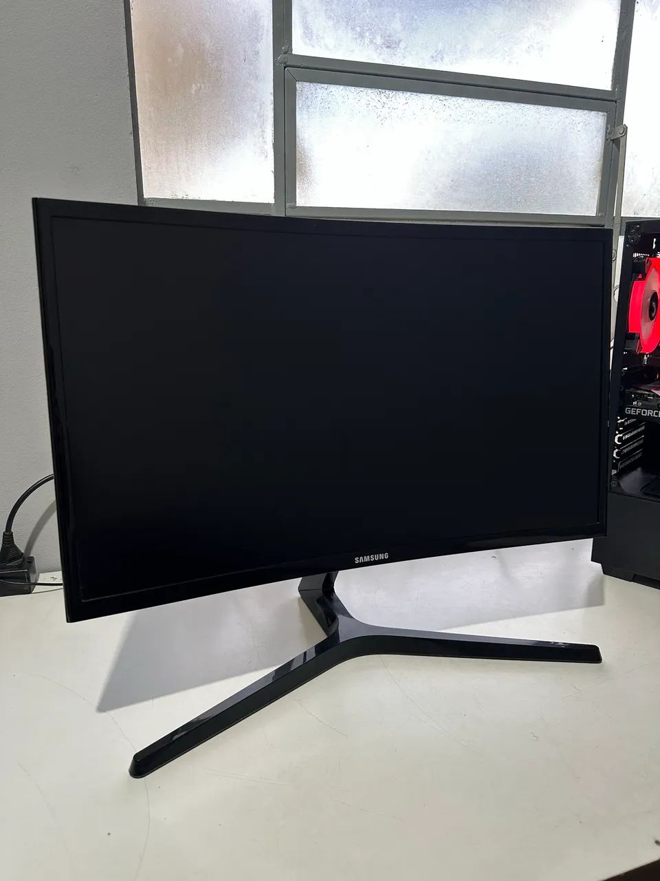 Monitor Gamer 144hz curvo - Foto 4